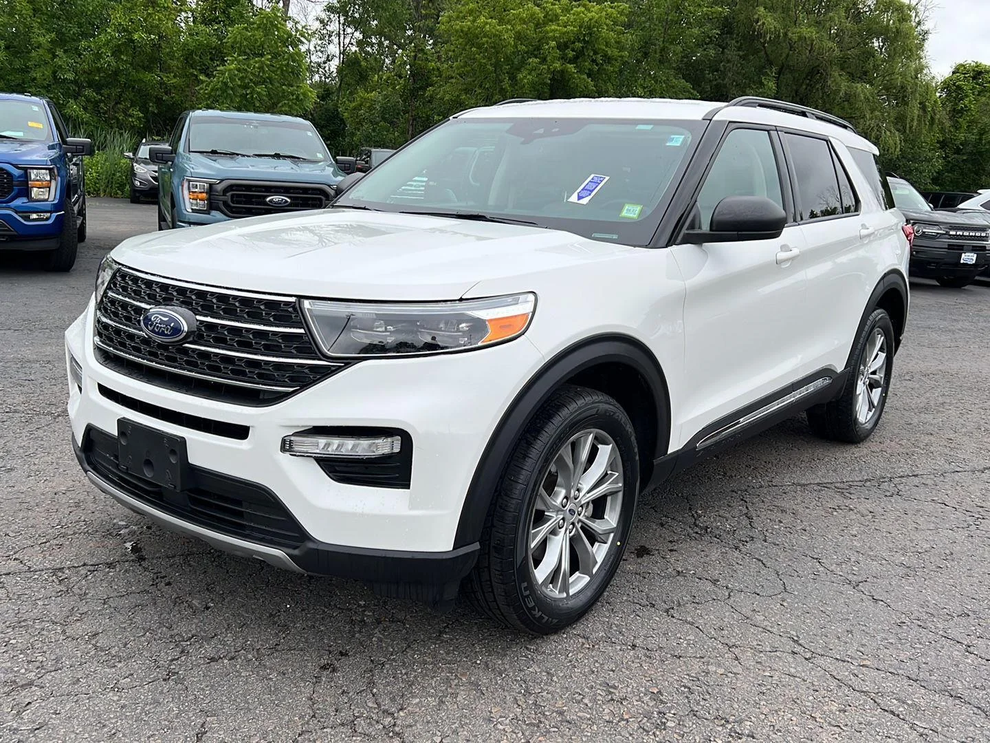Used 2023 Star White Metallic Tri-Coat Ford XLT image 16