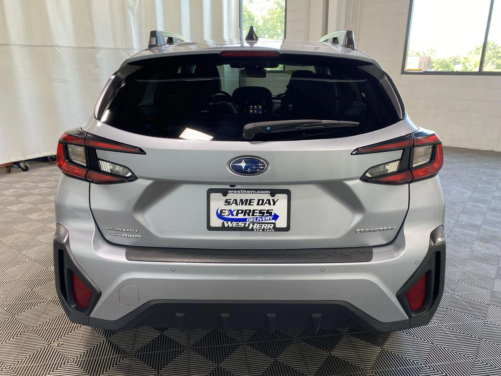 Used 2024 Ice Silver Metallic Subaru Limited image 12