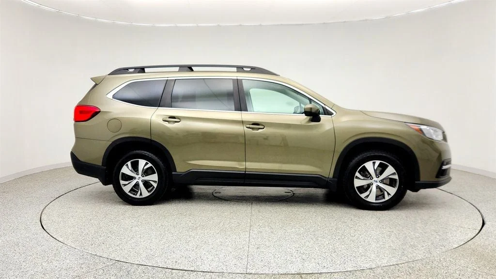 Used 2022 Autumn Green Metallic Subaru Premium 7-Passenger w/ Convenience Package & Wireless Charger image 4