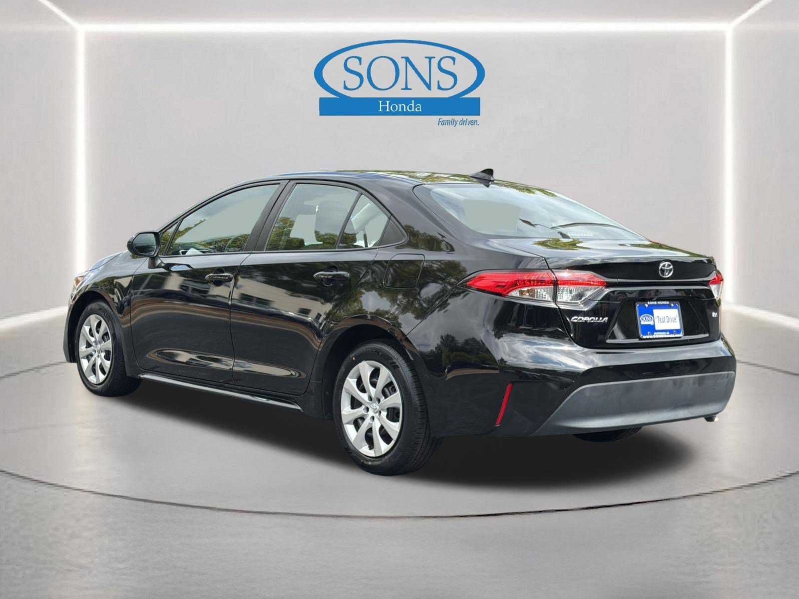 Used 2025 Midnight Black Metallic Toyota LE image 21