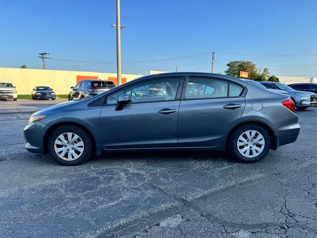 Used 2012  Honda LX image 2