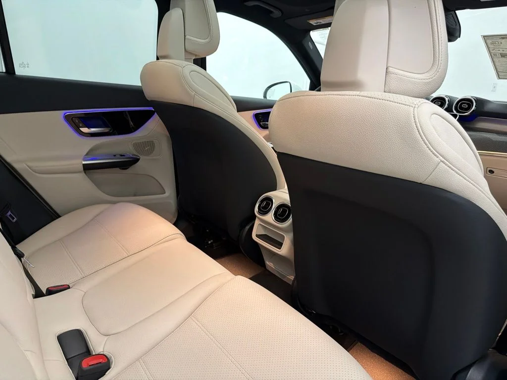 New 2027 White Mercedes-Benz GLC 300 image 26