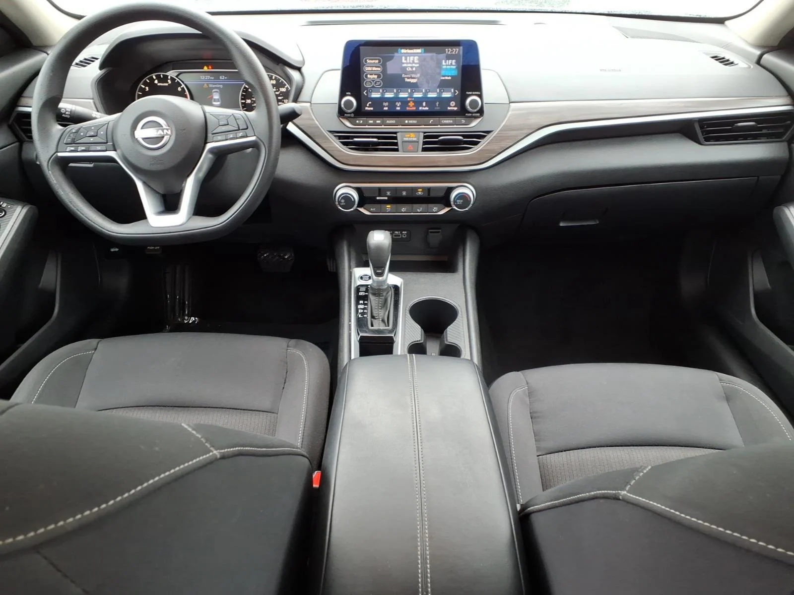 Used 2025 Super Black Nissan SV image 17