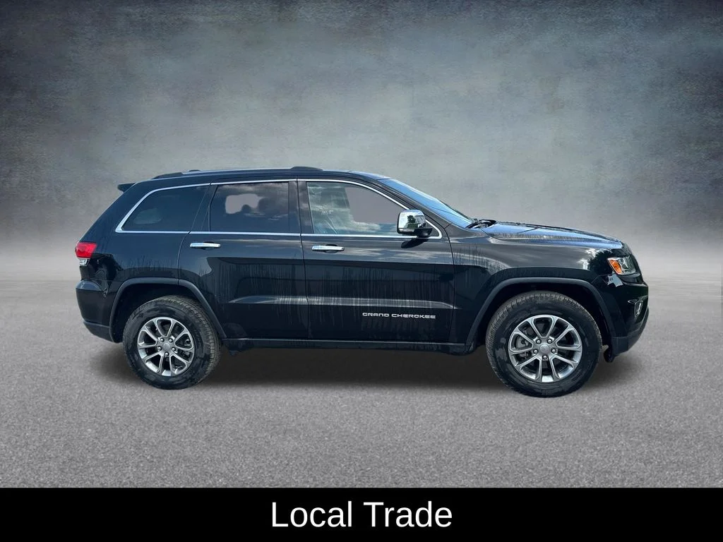 Used 2014 Brilliant Black Crystal Pearlcoat Jeep Limited image 4