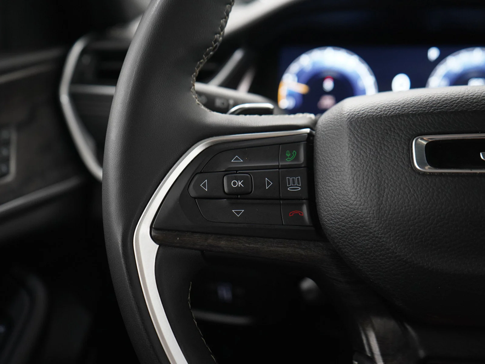Used 2024 Diamond Black Crystal Pearlcoat Jeep Limited image 26