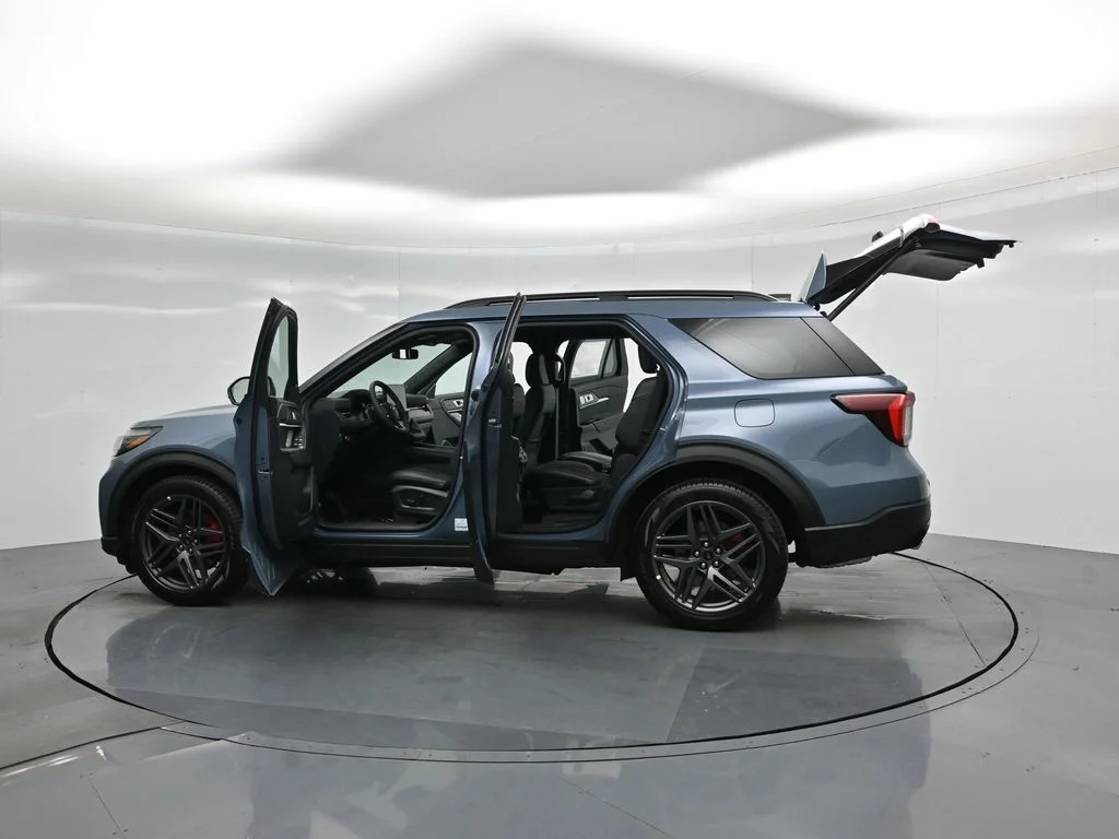 New 2026 Vapor Blue Metallic Ford ST image 39
