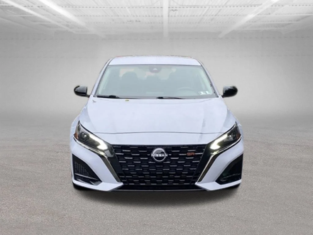 Used 2025 Gray Nissan 2.5 SR image 9