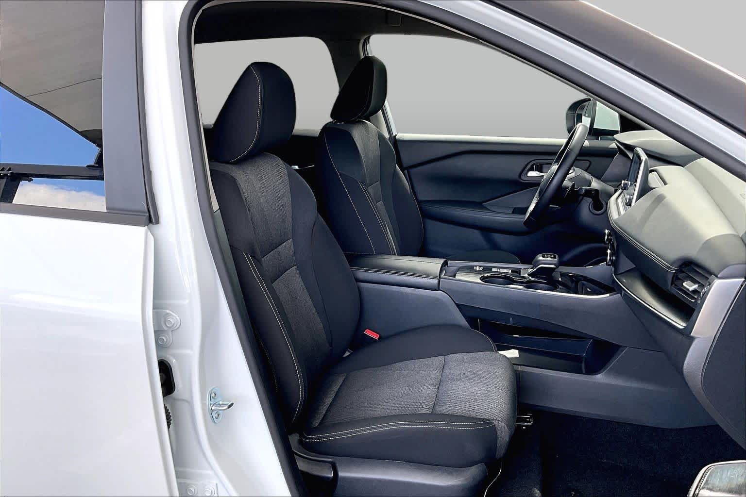 Certified Used 2025 Everest White Pearl Nissan SV image 9