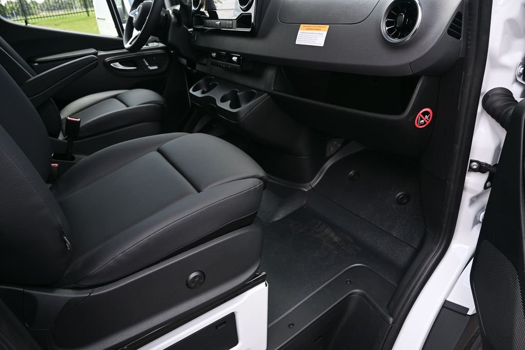 New 2026 Arctic White Mercedes-Benz Cargo 170 WB image 18