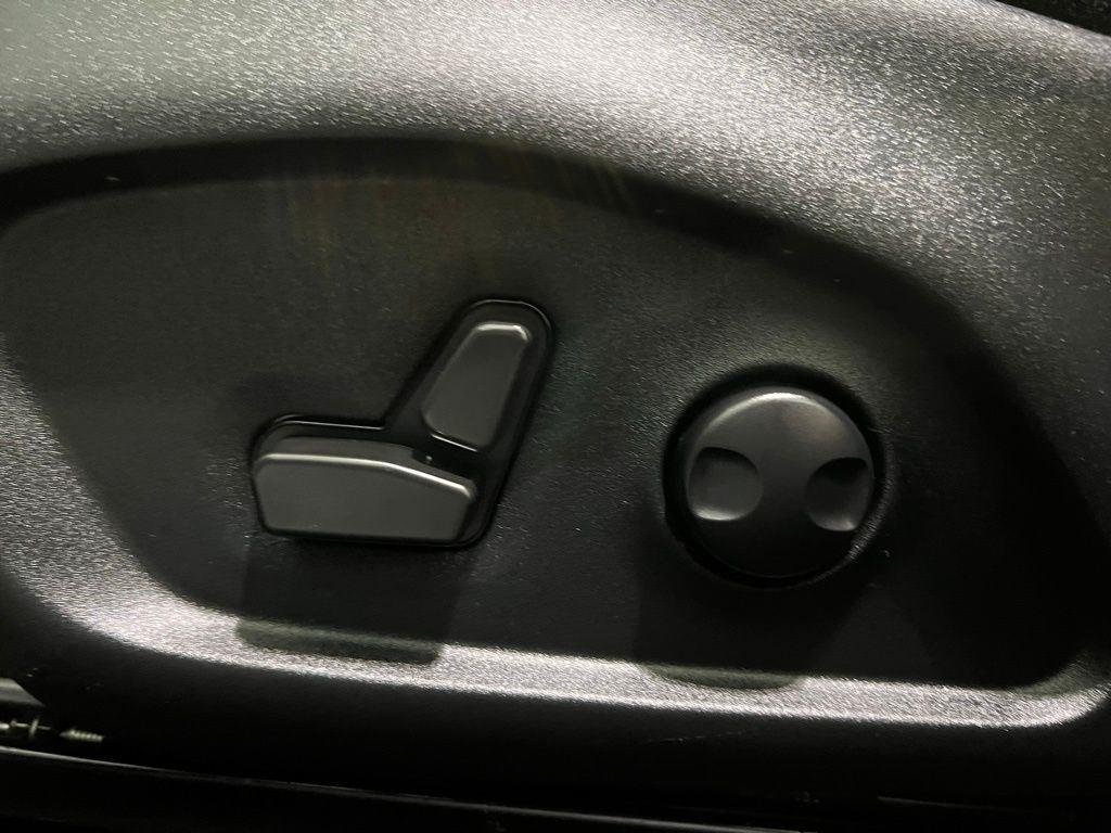 Used 2022 Bright White Clearcoat Jeep Trailhawk image 15