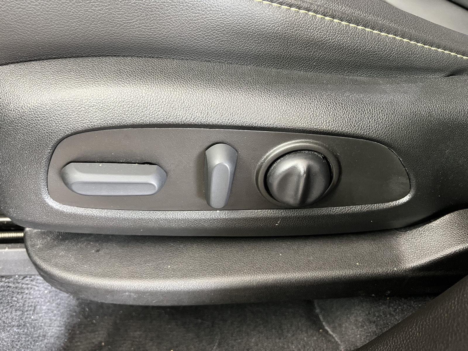 Used 2023 Blue Metallic Chevrolet LT Leather image 6