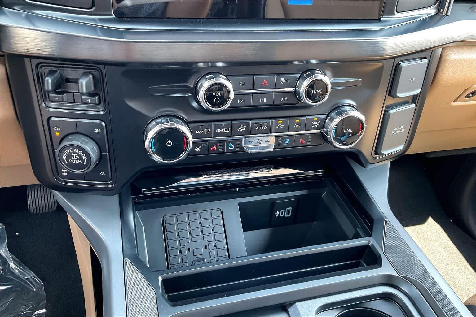 New 2026 Star White Metallic Tri-Coat Ford F-250® Lariat® image 19