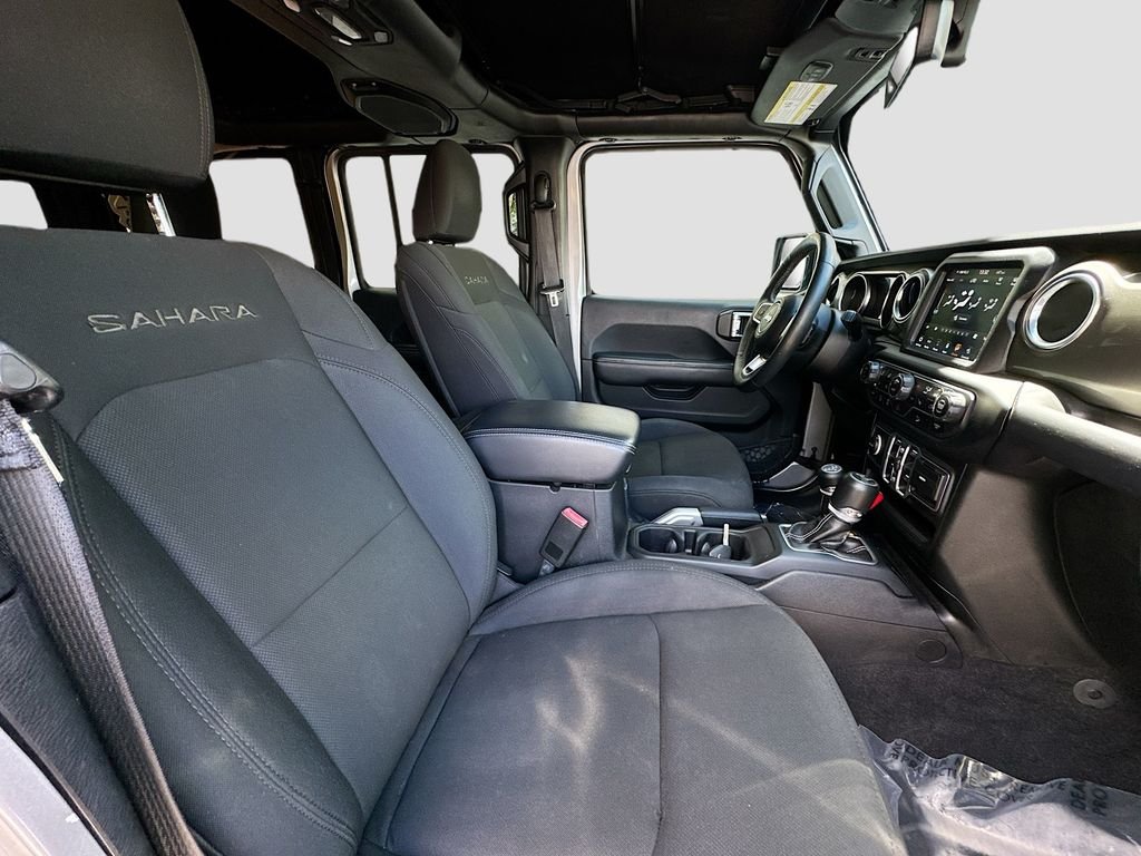 Used 2018 Silver Jeep Unlimited Sahara image 31