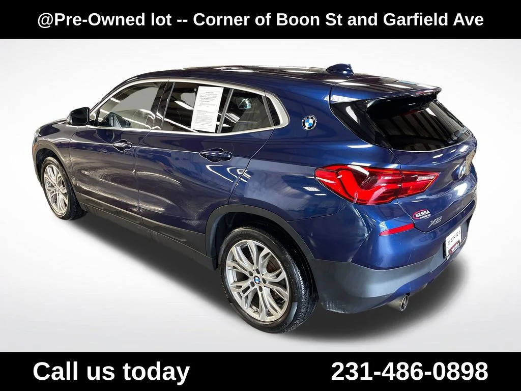 Used 2018 Blue BMW xDrive28i image 3