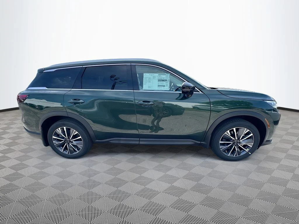New 2027 DEEP EMERALD INFINITI Luxe FWD image 4