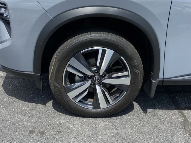 2025 Nissan Rogue SL - Photo 11