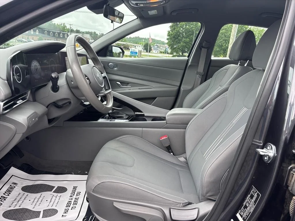 Used 2023 Gray Hyundai SEL image 21