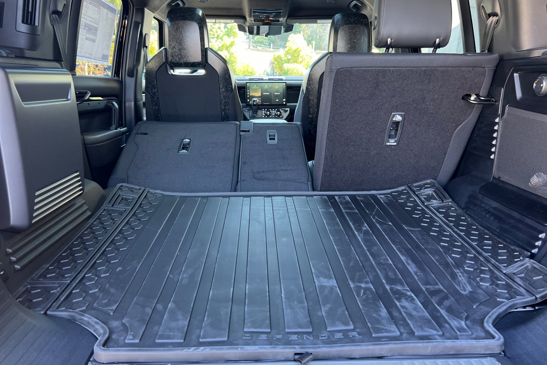 2026 Land Rover Defender OCTA Black - Photo 17