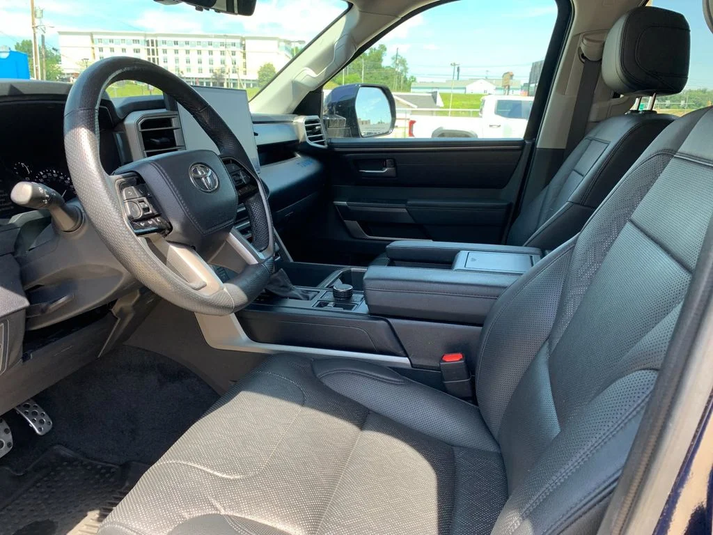 Used 2022  Toyota SR5 image 11