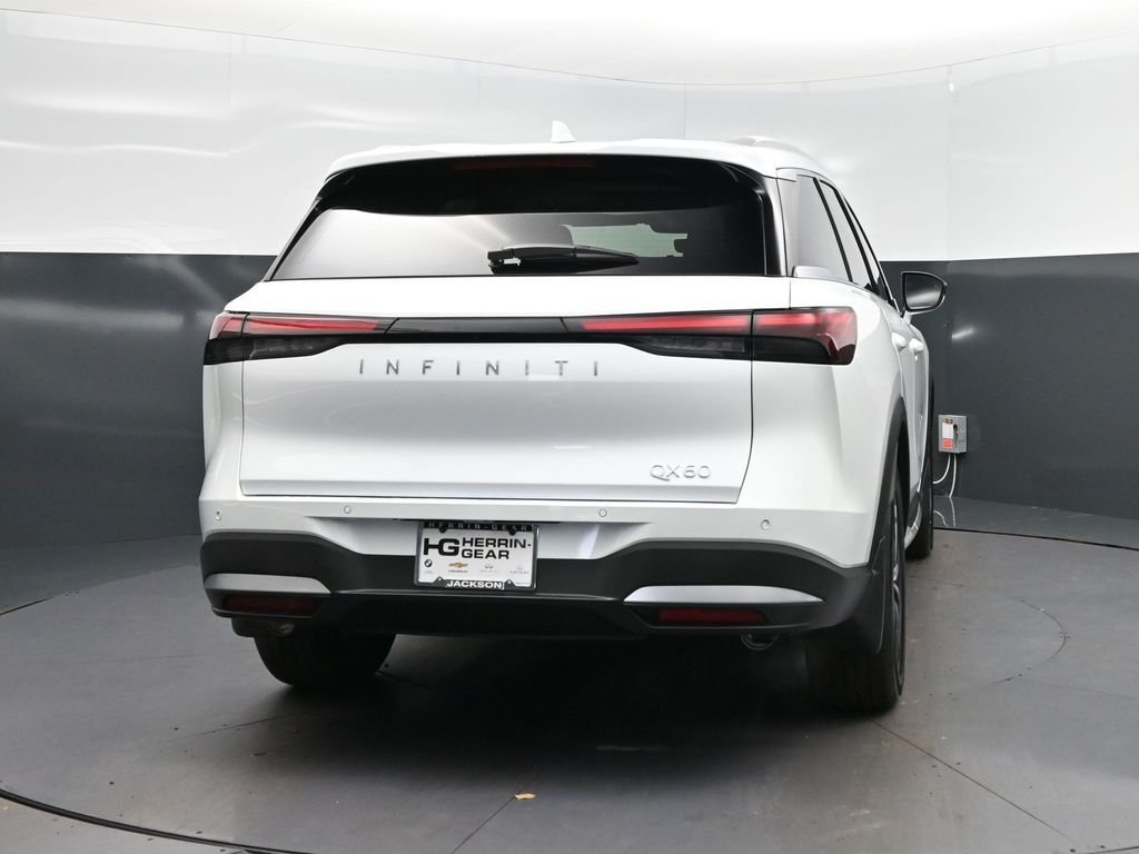 New 2026 RADIANT WHITE INFINITI Luxe FWD image 7