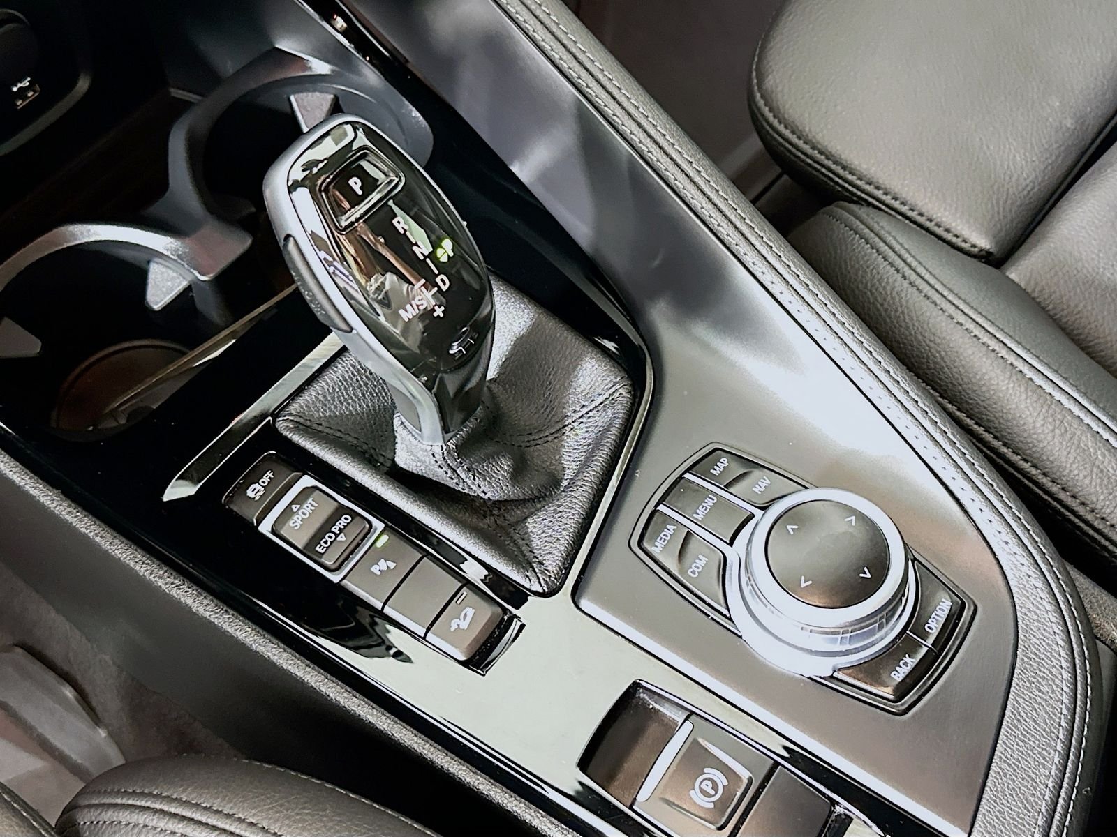 Used 2022 Mineral Grey Metallic BMW M35i image 17