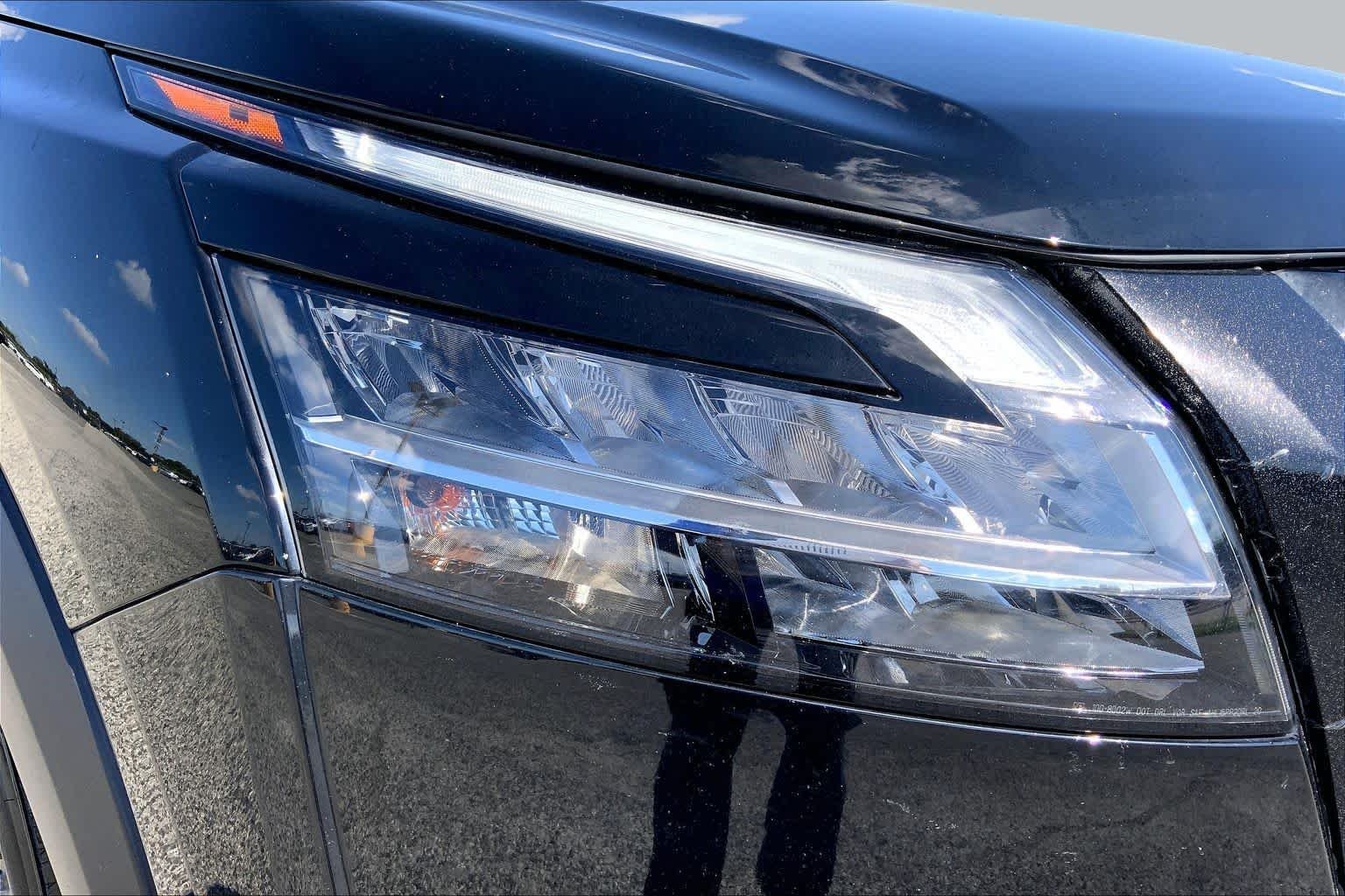 Used 2022 Super Black Nissan SV image 27