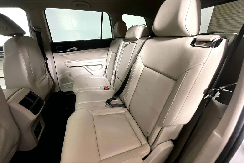 Used 2019 Pure White Volkswagen 3.6L V6 SE image 21