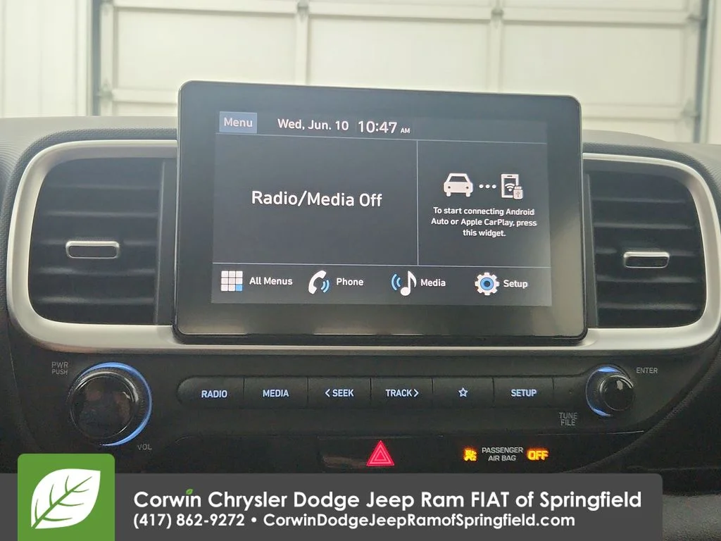 Used 2025 Silver Hyundai SEL image 23