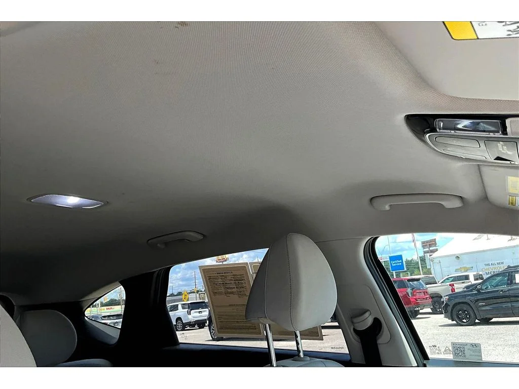 Used 2025  Hyundai SEL image 16