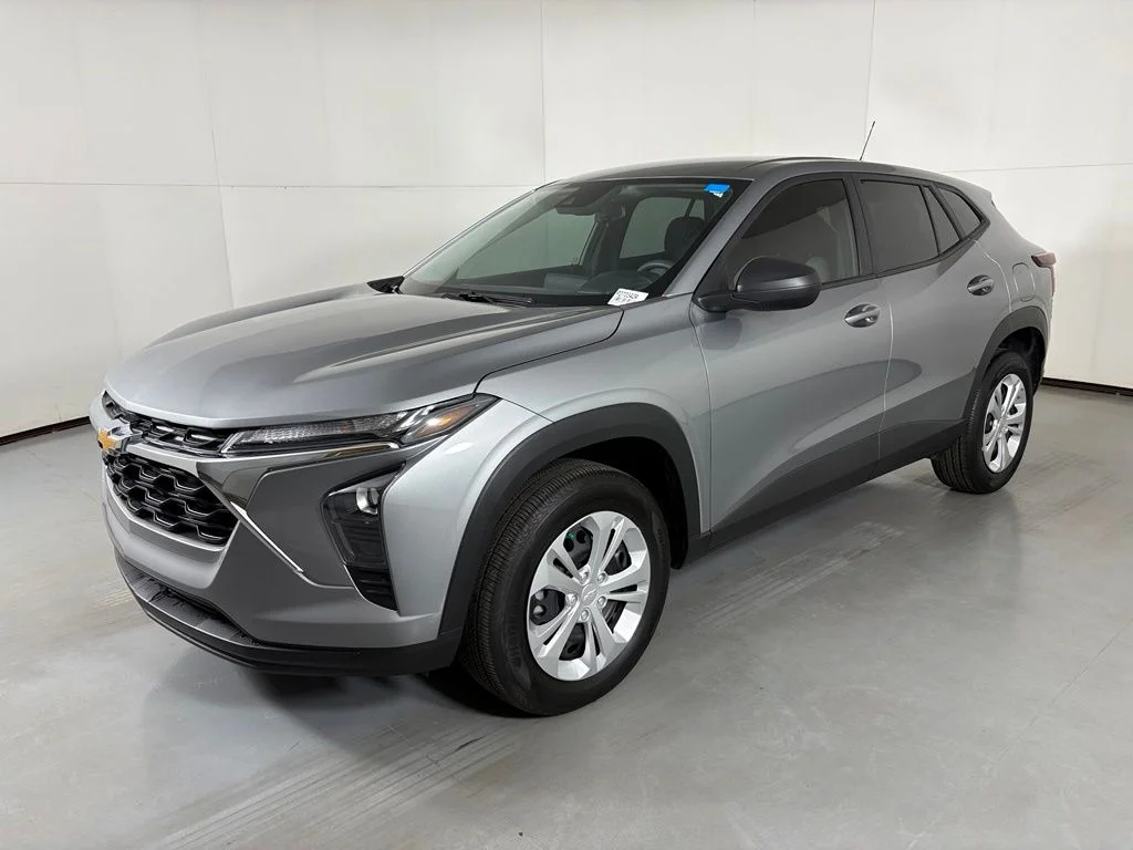 Used 2025 Gray Chevrolet LS image 5