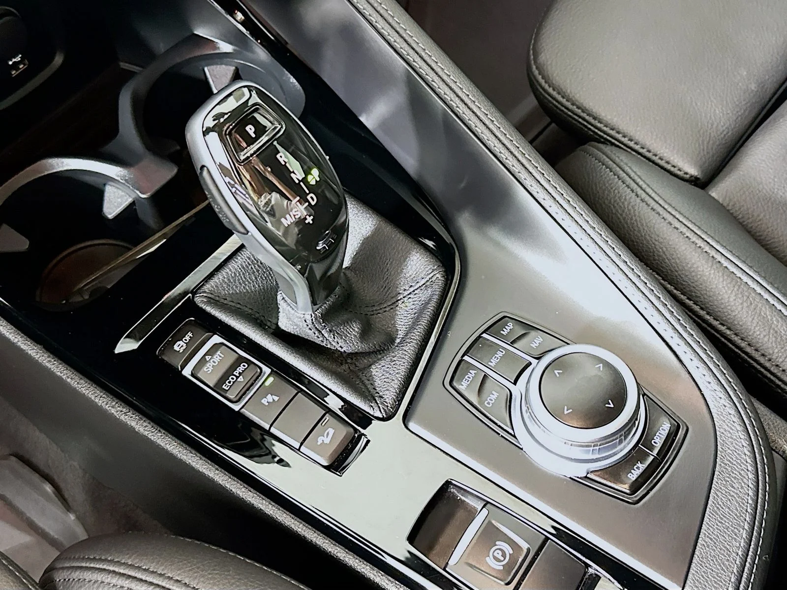 Used 2022 Mineral Grey Metallic BMW M35i image 17