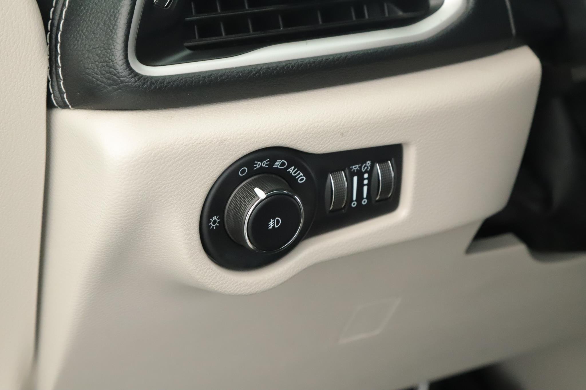 2022 Chrysler Pacifica Hybrid Touring L - Photo 7