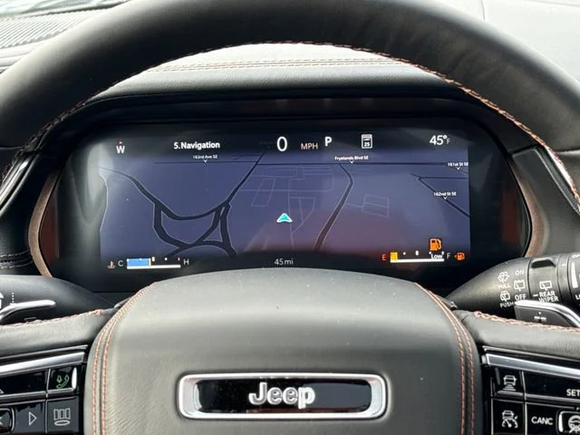 New 2025 Diamond Black Crystal Pearl-Coat Exterior Paint Jeep Summit image 9