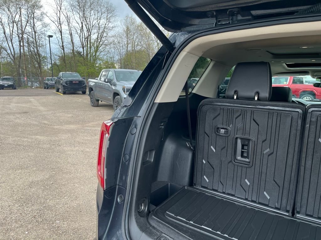 Used 2022 Hunter Green GMC Denali image 15