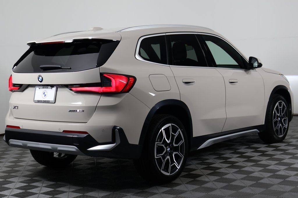 New 2026 Dune Grey Metallic BMW xDrive28i image 2