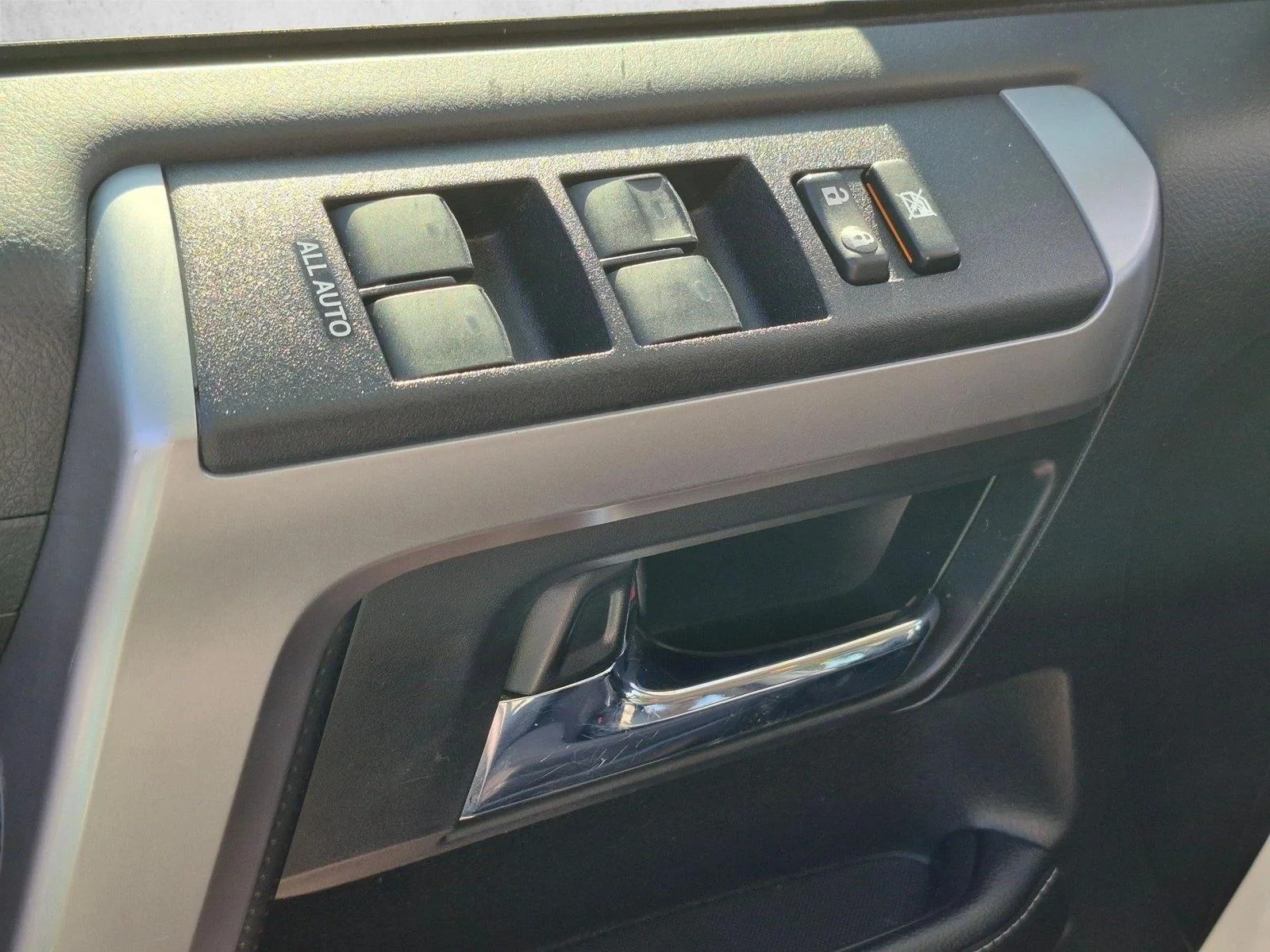 Used 2023 Ice Cap Toyota SR5 Premium image 2