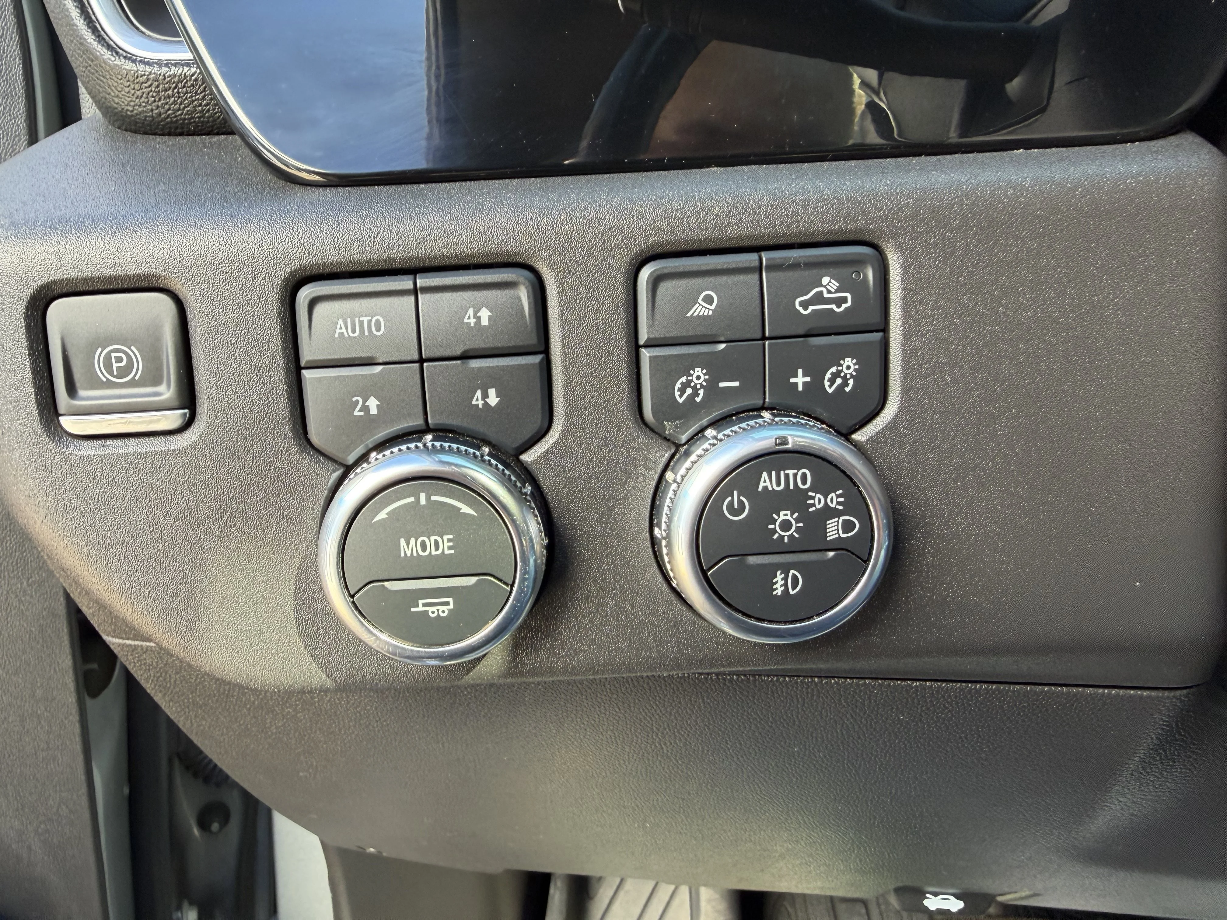 Used 2024 Sterling Metallic GMC SLT image 17