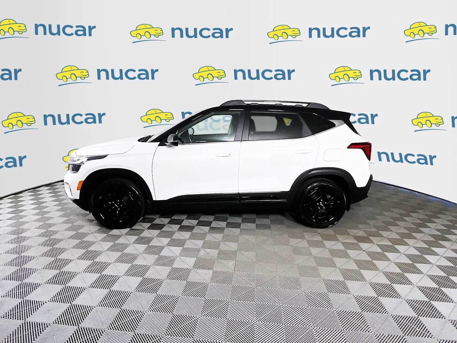 Used 2024 Clear White/Black Roof Kia X-Line image 4