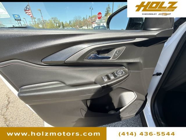 Certified Used 2022 Iridescent Pearl Tricoat Chevrolet RS image 20
