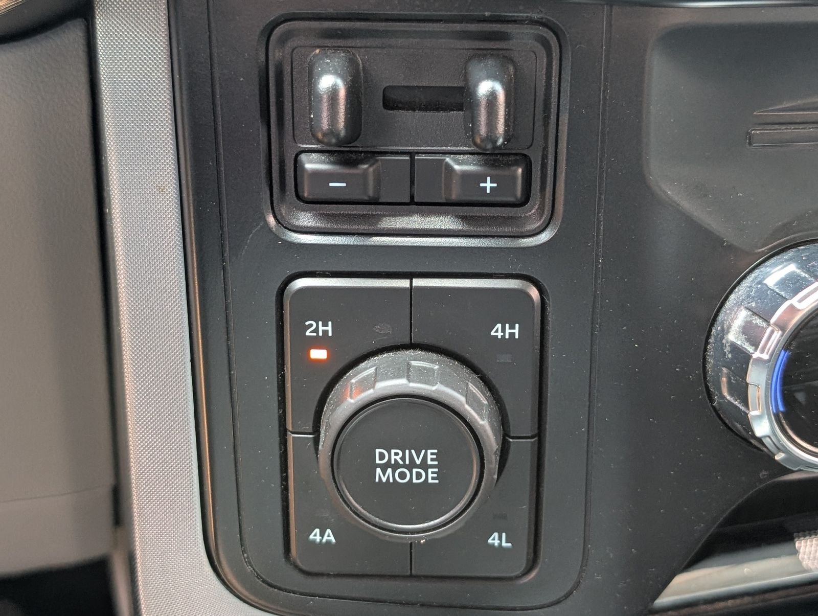 Used 2022 Black Metallic Ford Limited image 25