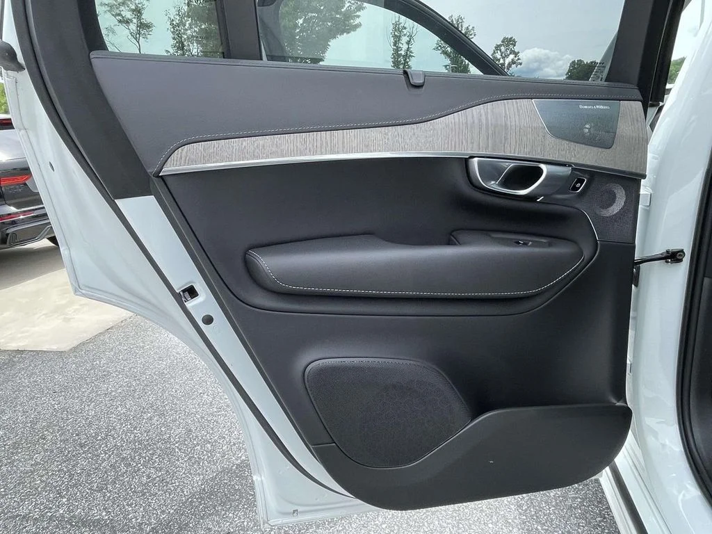 Certified Used 2023 Crystal White Volvo Ultimate image 2