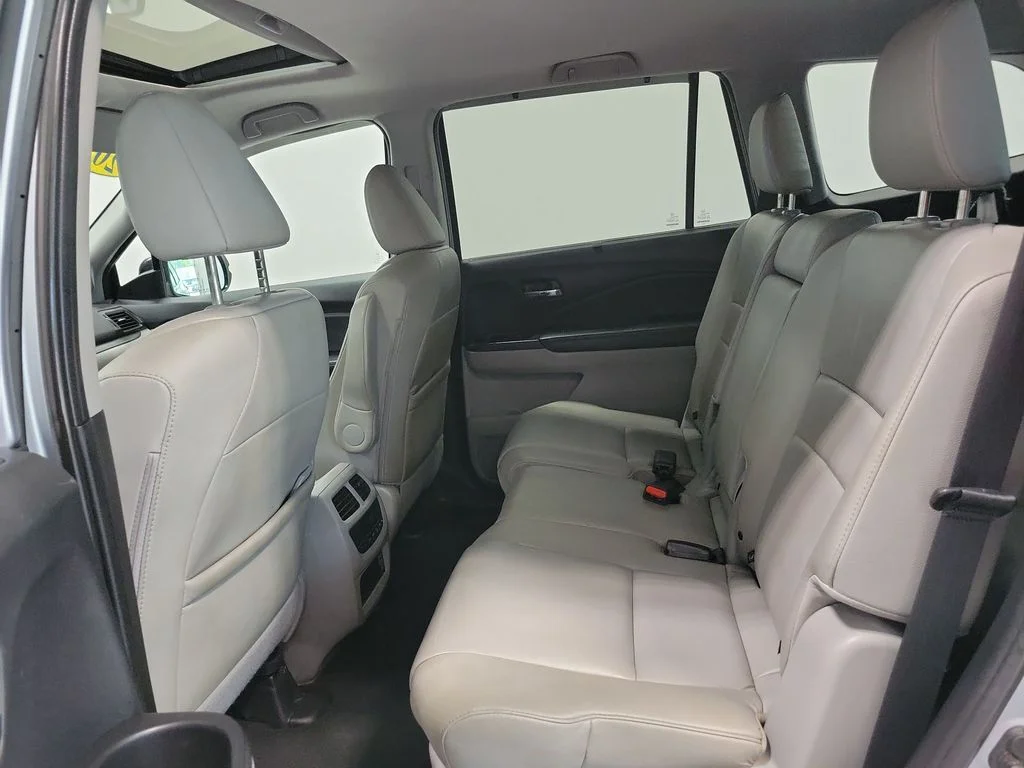 Used 2019  Honda EX-L image 28