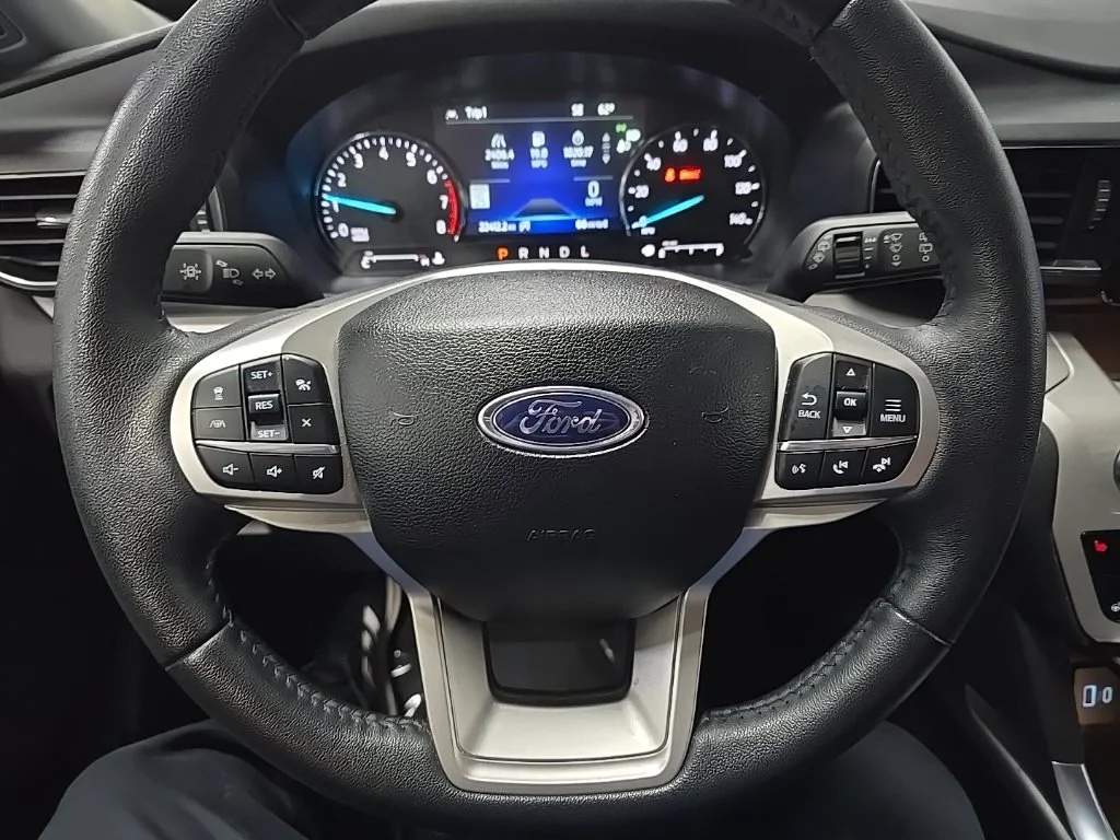 Used 2024 Black Ford XLT image 19