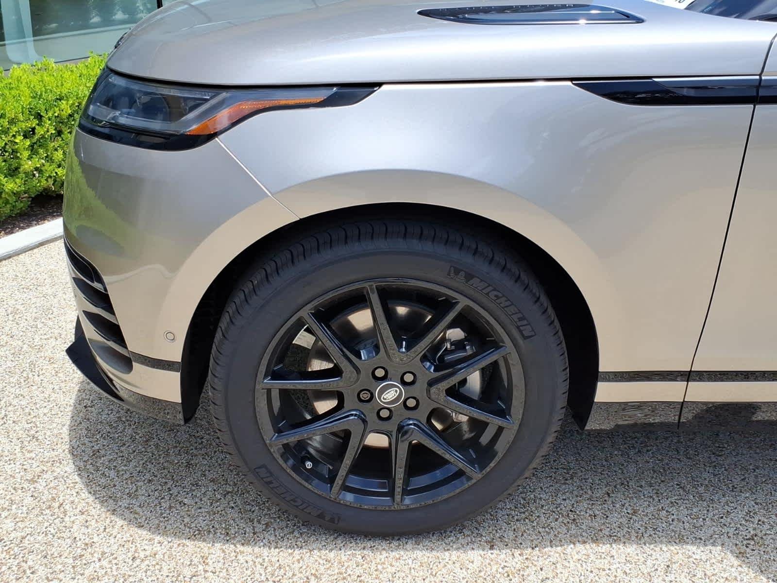 New 2026 Batumi Gold Land Rover Dynamic SE image 8