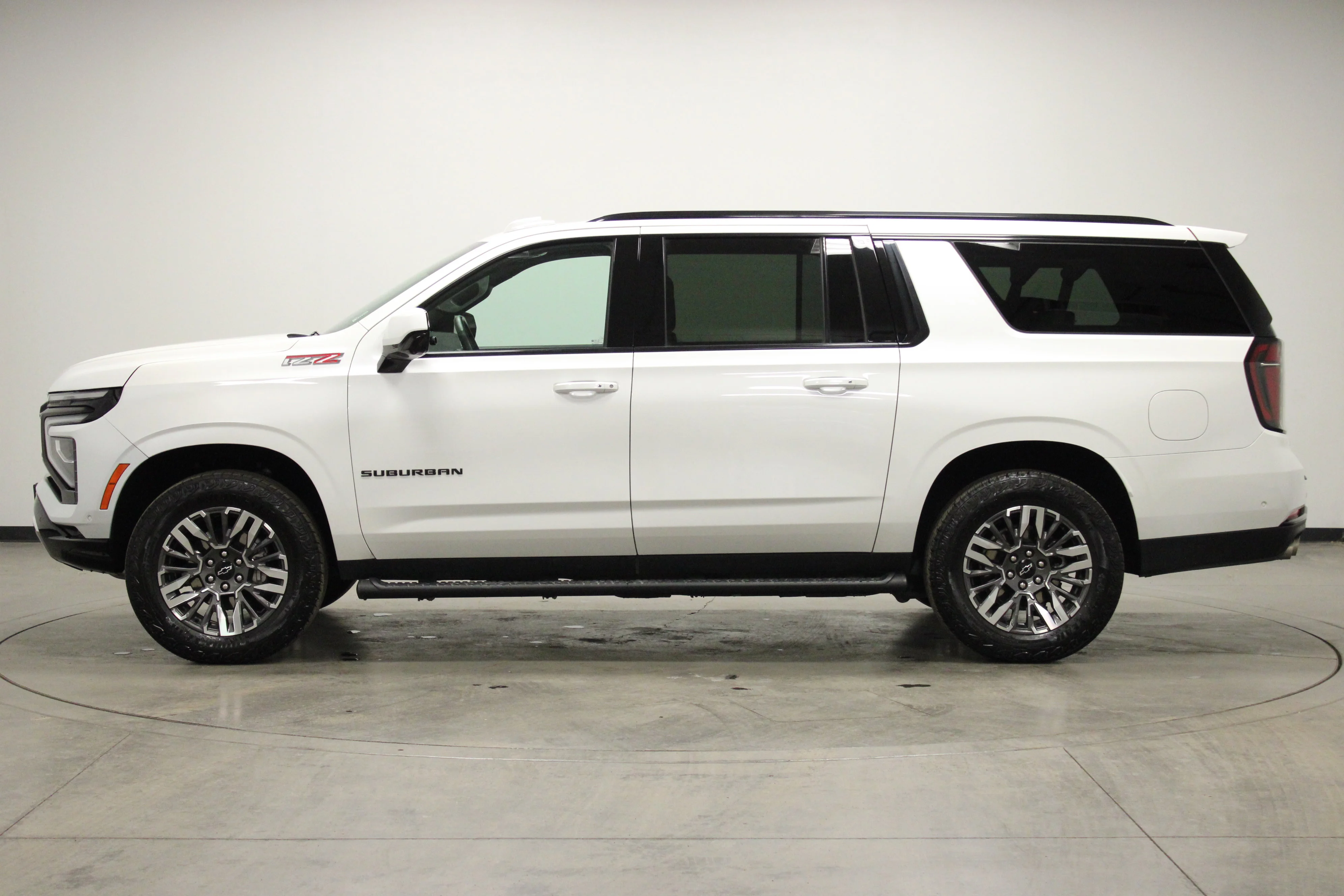 Used 2025 Iridescent Pearl Tricoat Chevrolet Z71 image 5