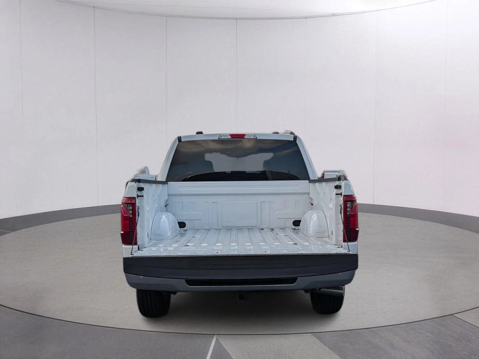 Used 2025 Oxford White Ford XLT image 5