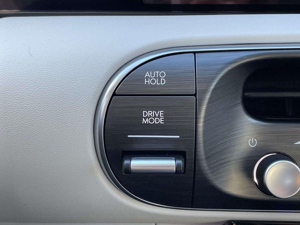 New 2026 White Hyundai SE FWD image 29