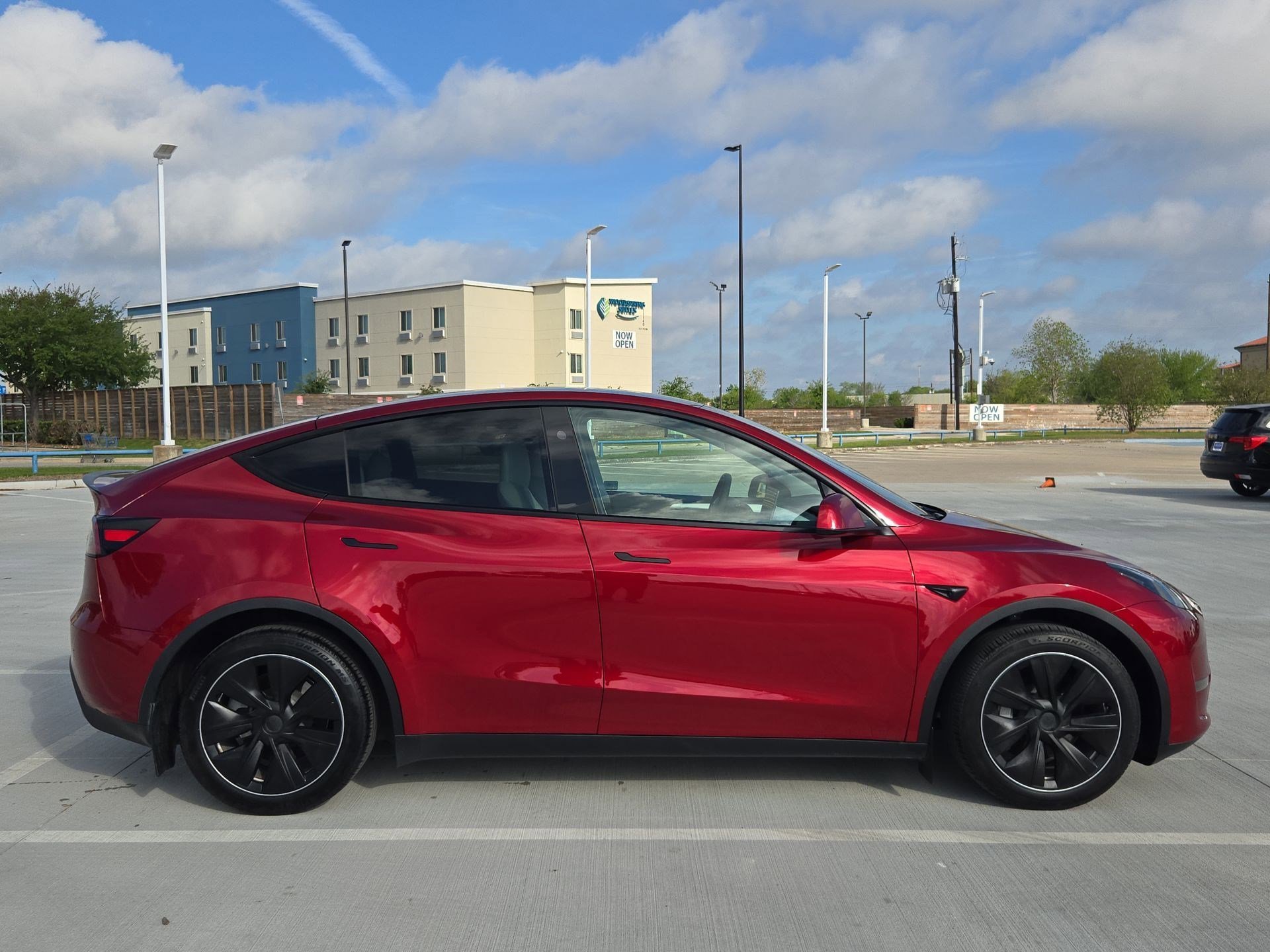 Used 2024 Tesla Model Y Long Range with VIN 7SAYGDEE2RA253944 for sale in Houston, TX
