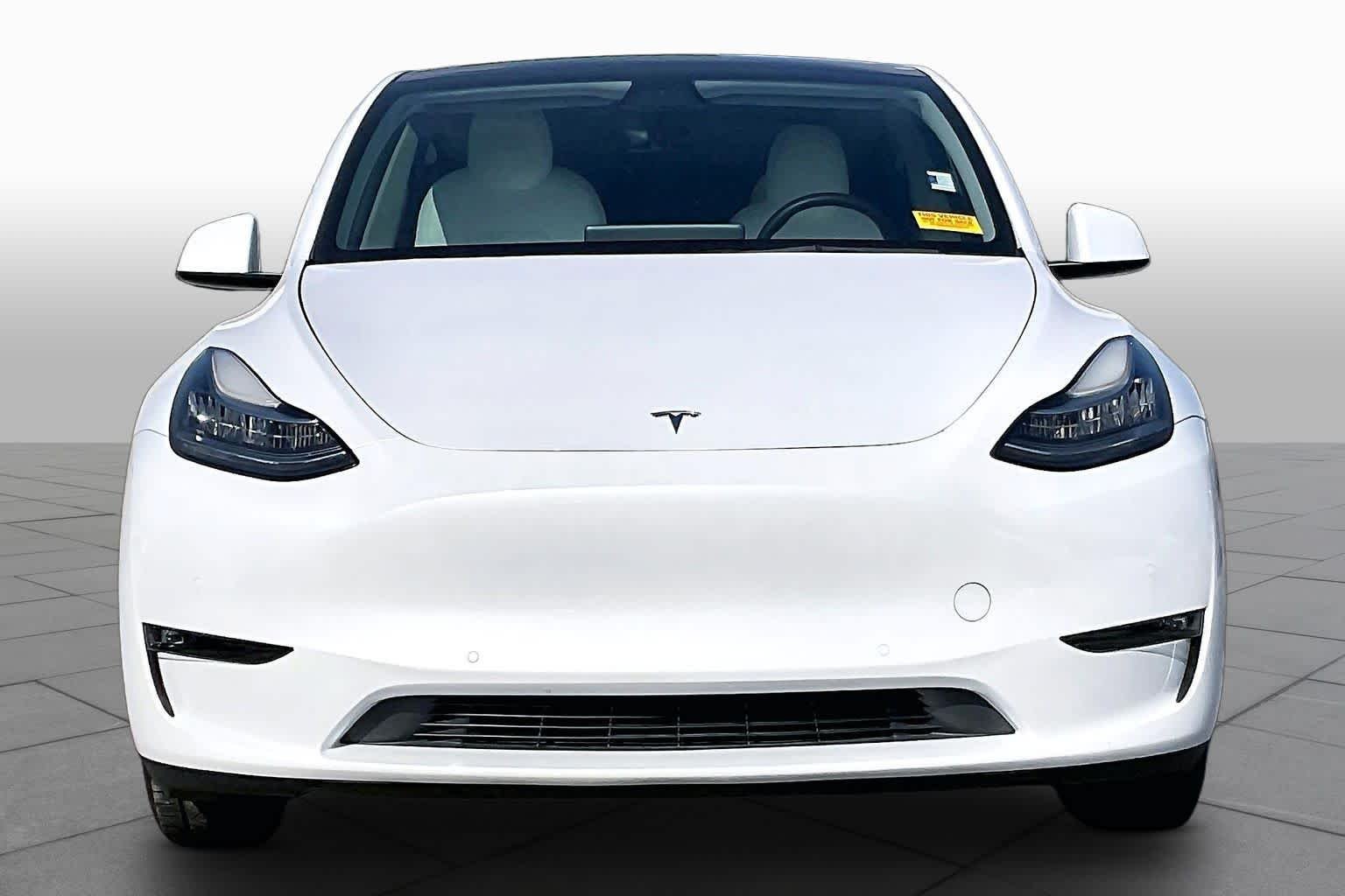 Used 2022 WHITE Tesla Long Range image 3