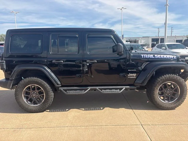 Used 2019  Jeep Sahara image 2